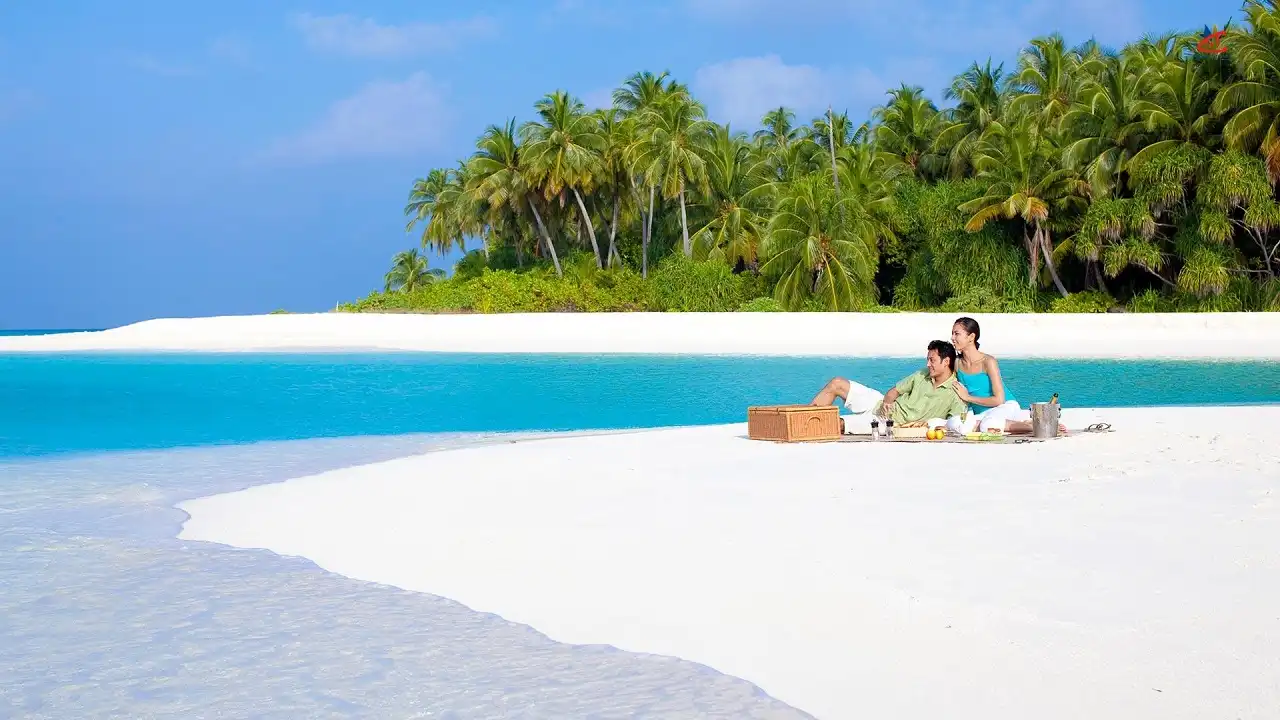 Angsana Velavaru Maldives beach