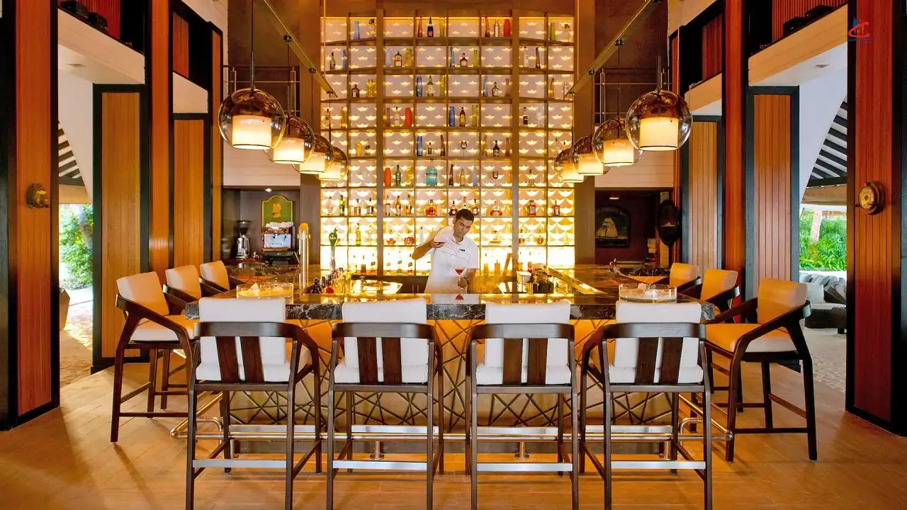 Baros Maldives Island Resort bar