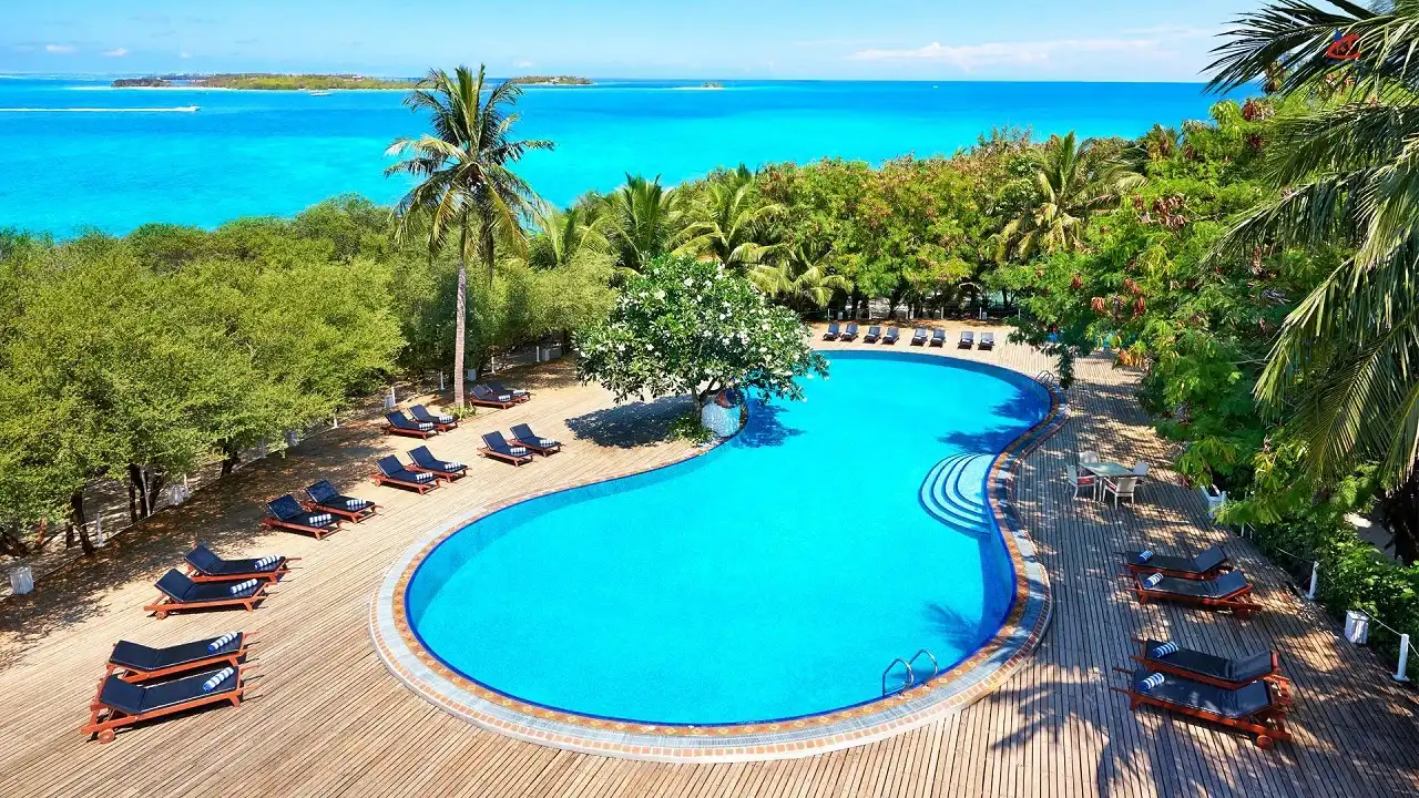 Cinnamon Dhonveli Maldives Island Resort Pool