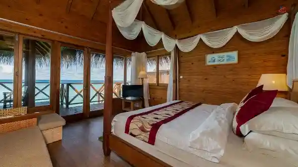 fihalhohi island resort water room