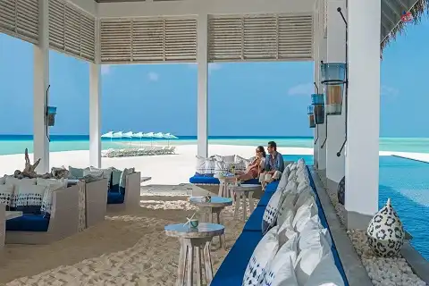 Four Seasons Resort Maldives at Landaa Giraavaru Beach Pool