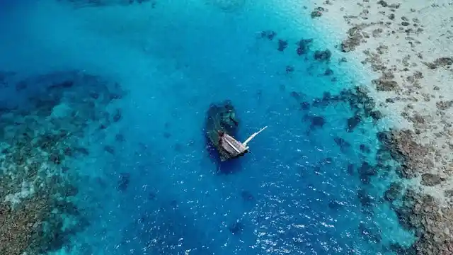 vaavu shipwreck - Maldives activities
