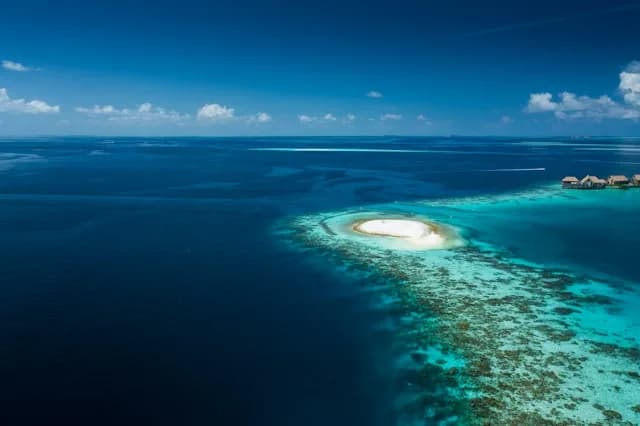 male atoll sandbank - Maldives activities